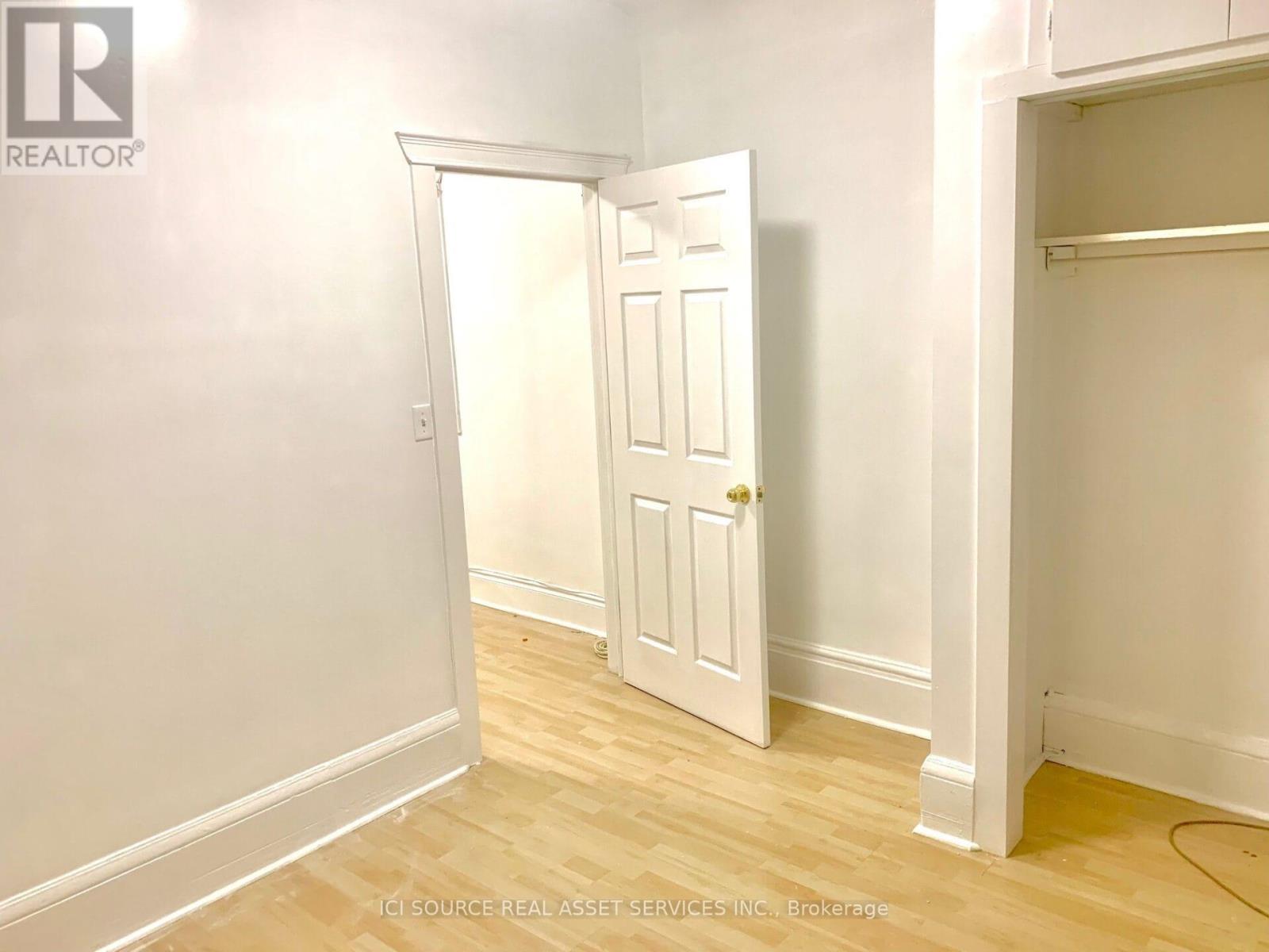 Photo 6 of 1 176 Grace Street, Toronto ON