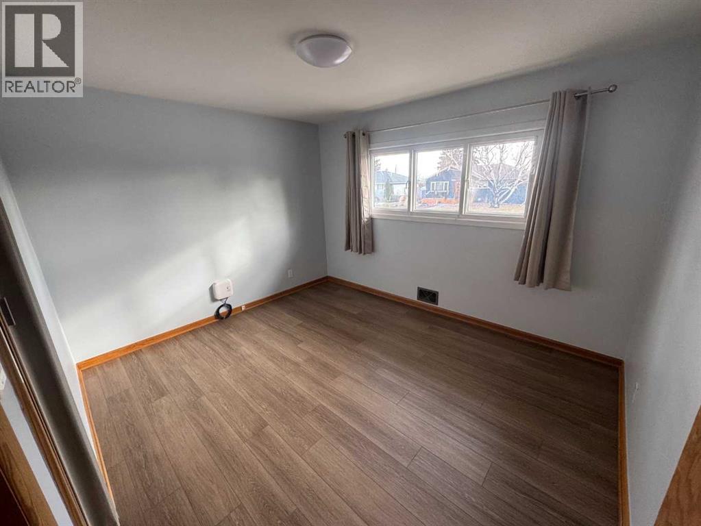Single Family House Bungalow for Sale in  Holly Street NW Highwood Calgary 