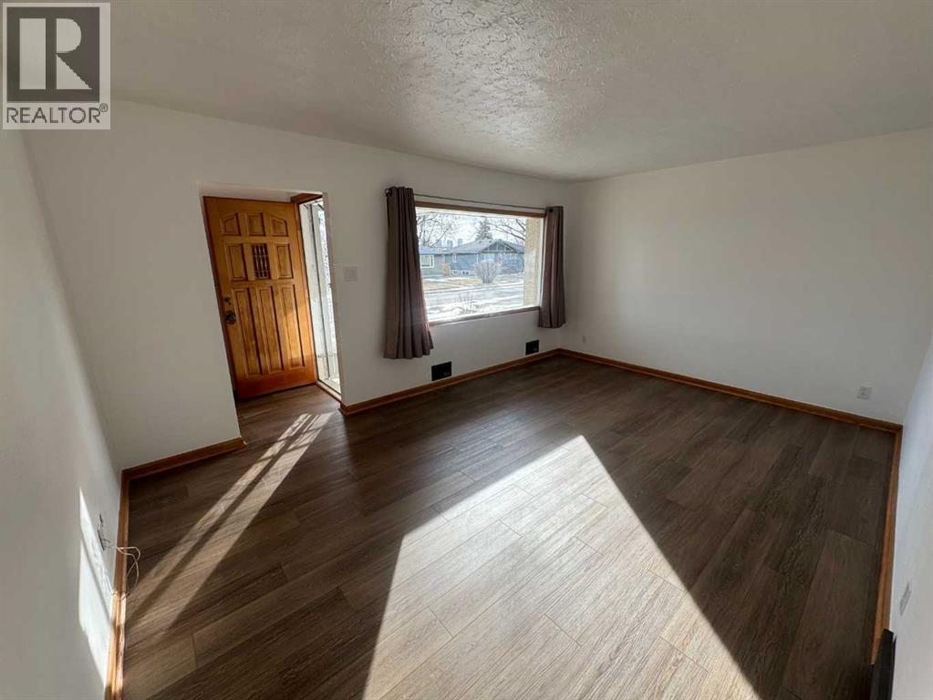 Single Family House Bungalow for Sale in  Holly Street NW Highwood Calgary 