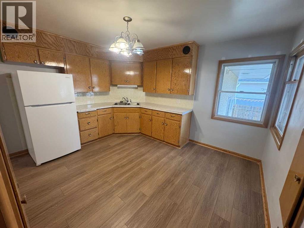 Single Family House Bungalow for Sale in  Holly Street NW Highwood Calgary 