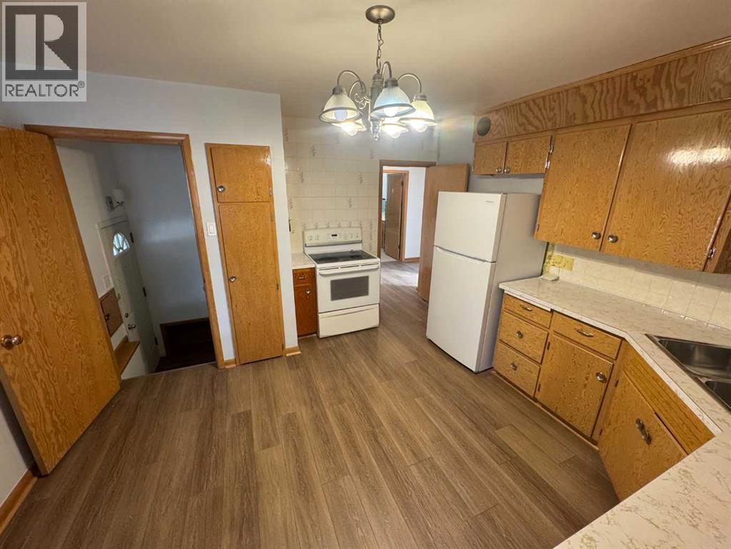 Single Family House Bungalow for Sale in  Holly Street NW Highwood Calgary 