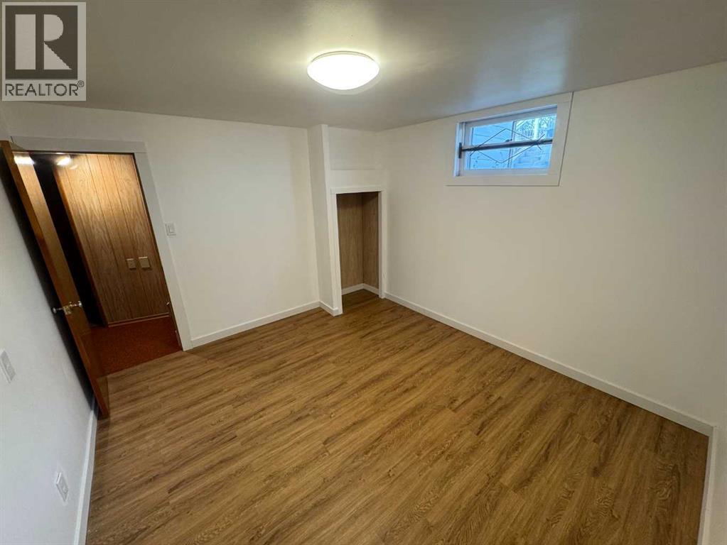Single Family House Bungalow for Sale in  Holly Street NW Highwood Calgary 
