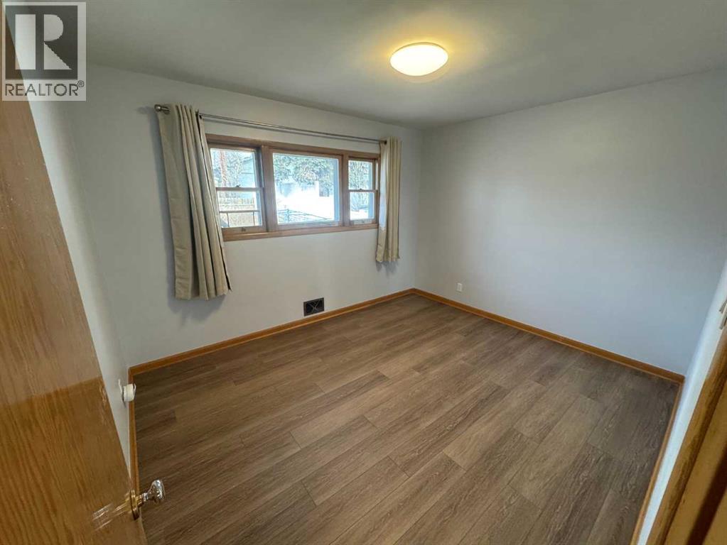 Single Family House Bungalow for Sale in  Holly Street NW Highwood Calgary 