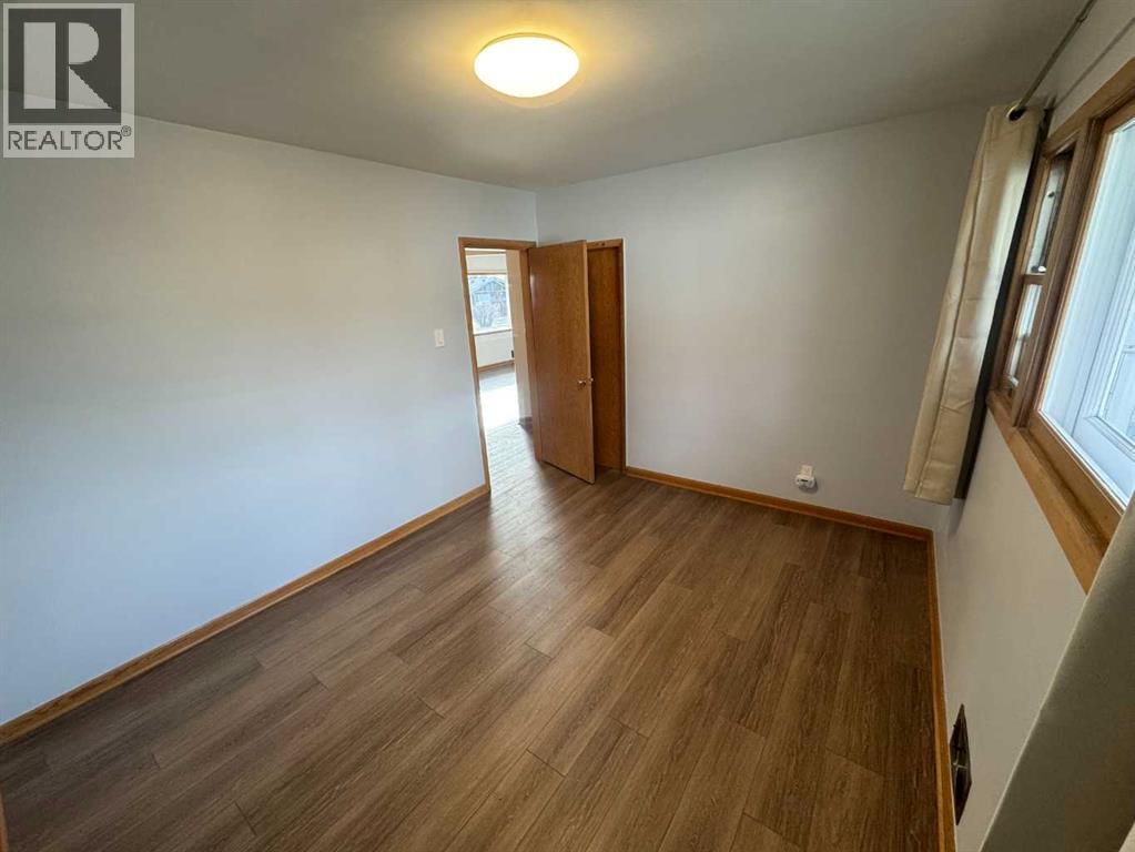 Single Family House Bungalow for Sale in  Holly Street NW Highwood Calgary 