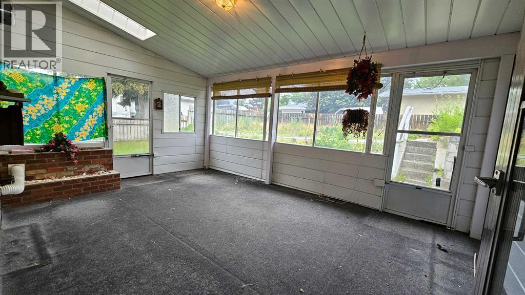 Single Family House Bungalow for Sale in  Holly Street NW Highwood Calgary 