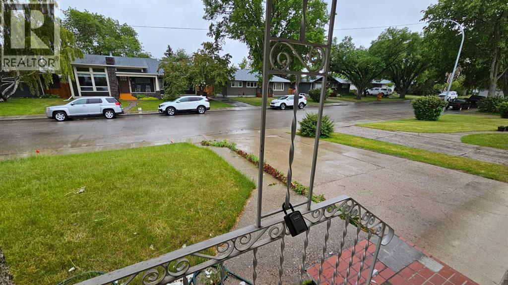Single Family House Bungalow for Sale in  Holly Street NW Highwood Calgary 