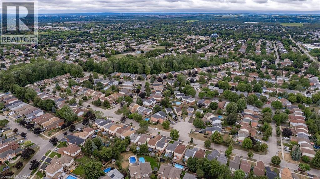 Photo 5 of 41 Yorkville Drive, Courtice ON