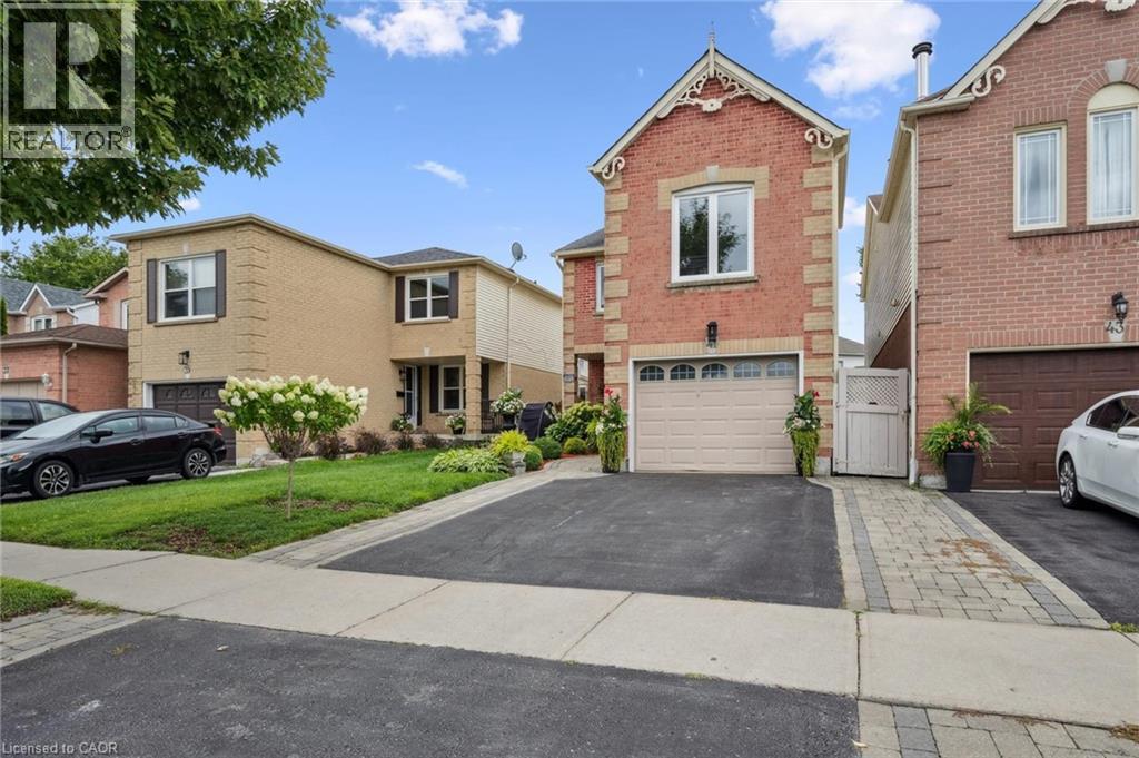 Photo 3 of 41 Yorkville Drive, Courtice ON
