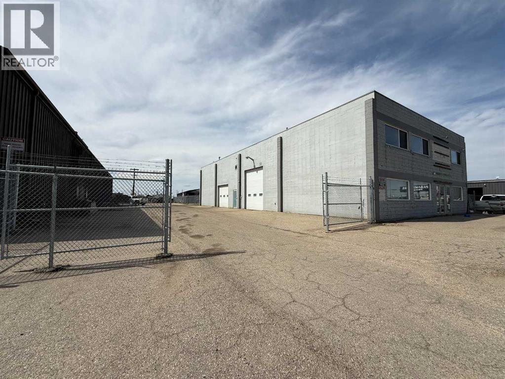 Photo 4 of 9036 108 Street, Grande Prairie AB