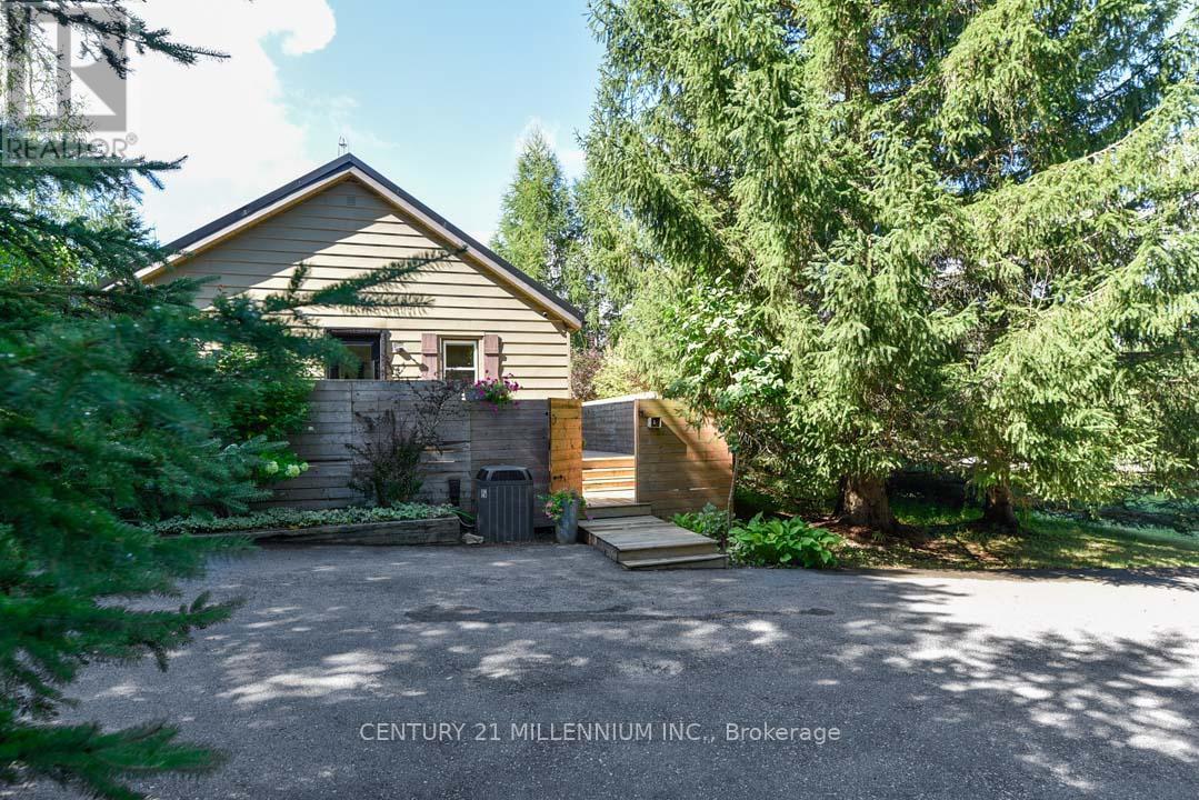 Photo 11 of 707 Charleston Side Road, Caledon ON