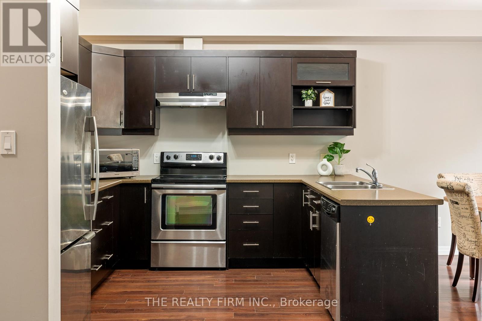 Photo 11 of 49 112 North Centre Road, London North ON