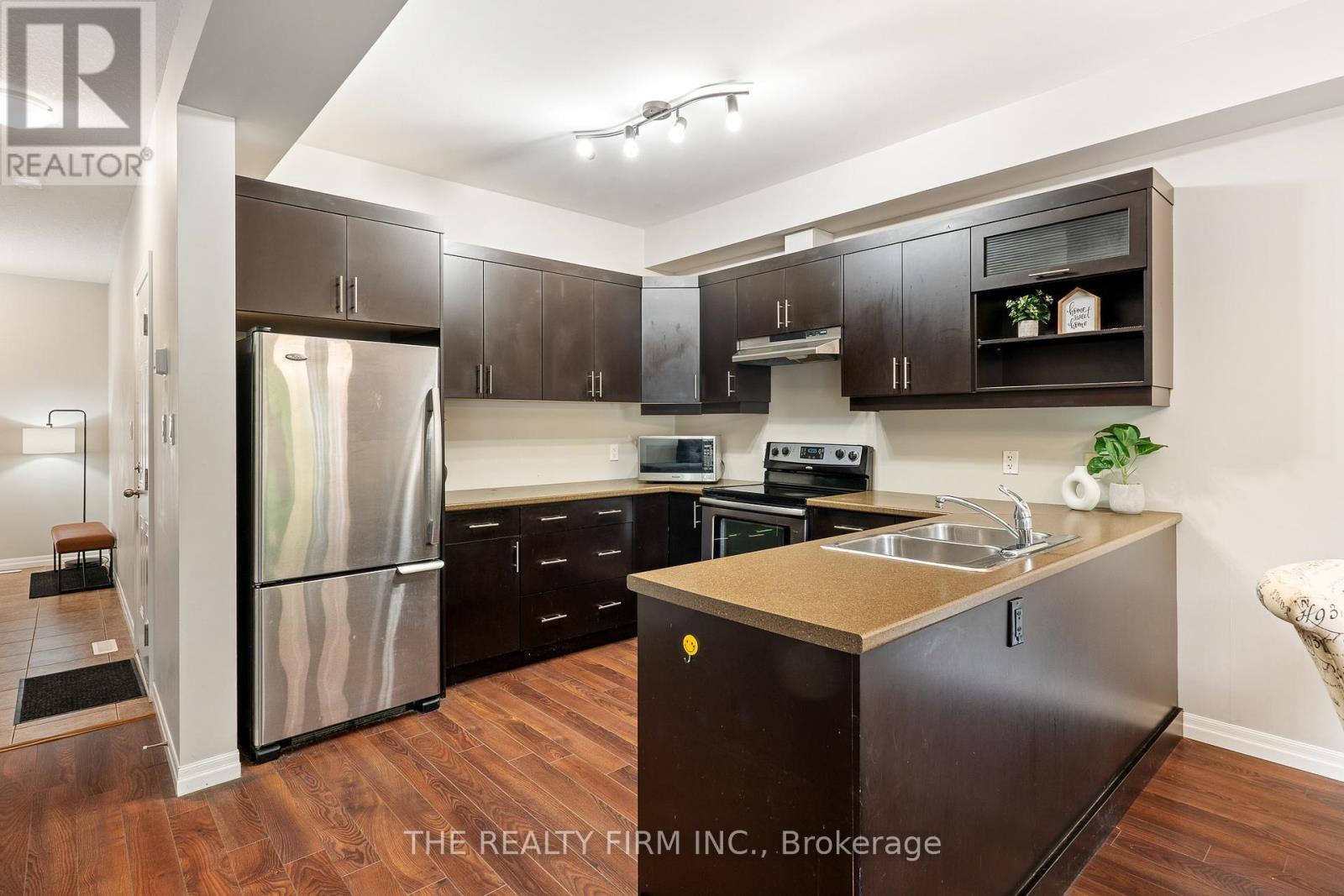 Photo 12 of 49 112 North Centre Road, London North ON