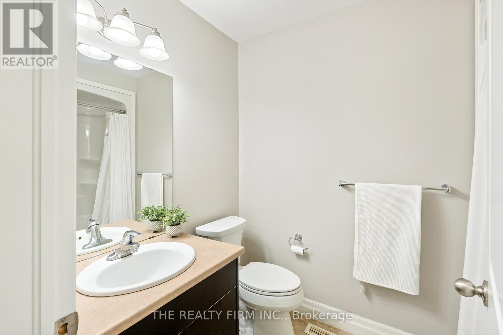 Photo 16 of 49 112 North Centre Road, London North ON