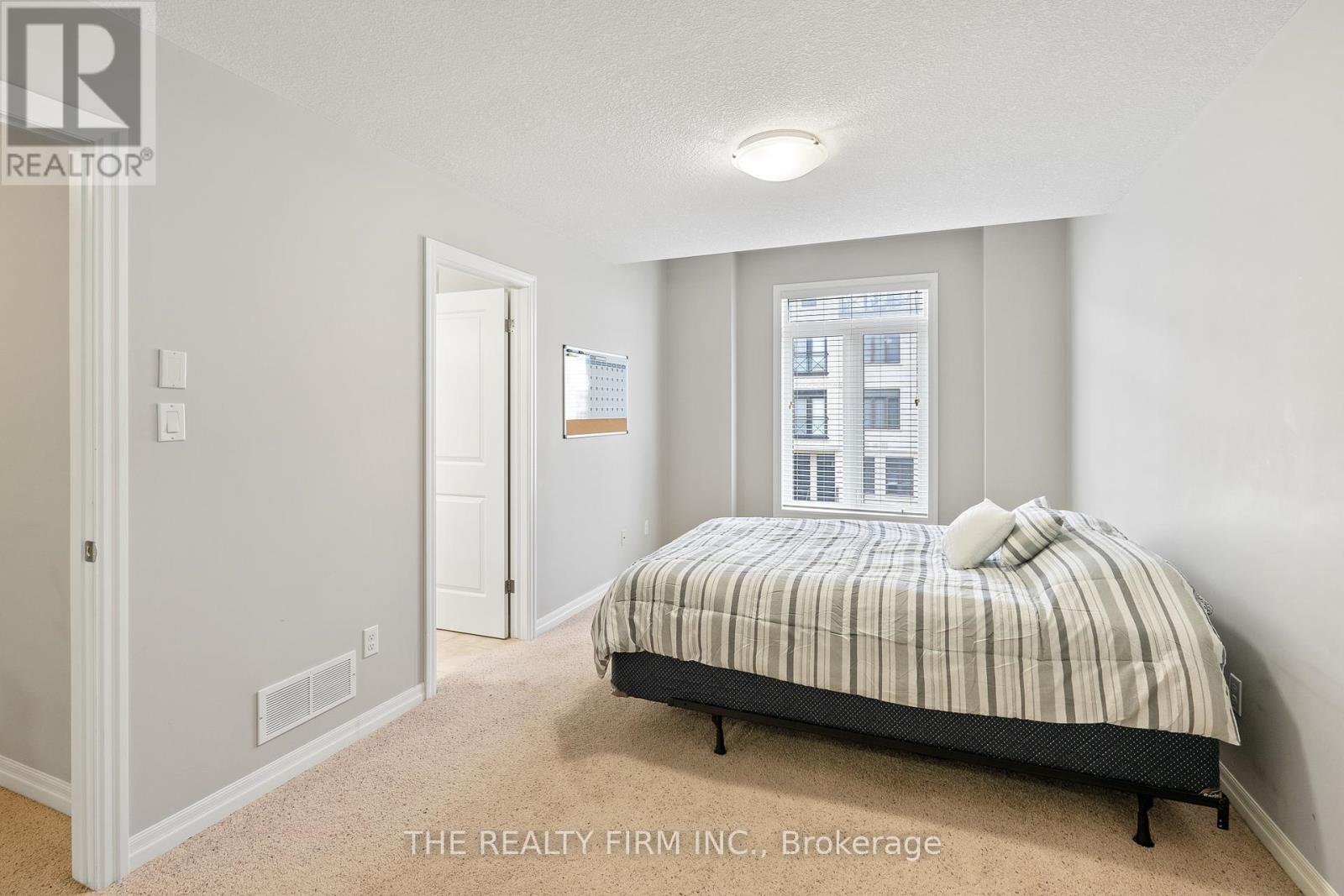 Photo 19 of 49 112 North Centre Road, London North ON