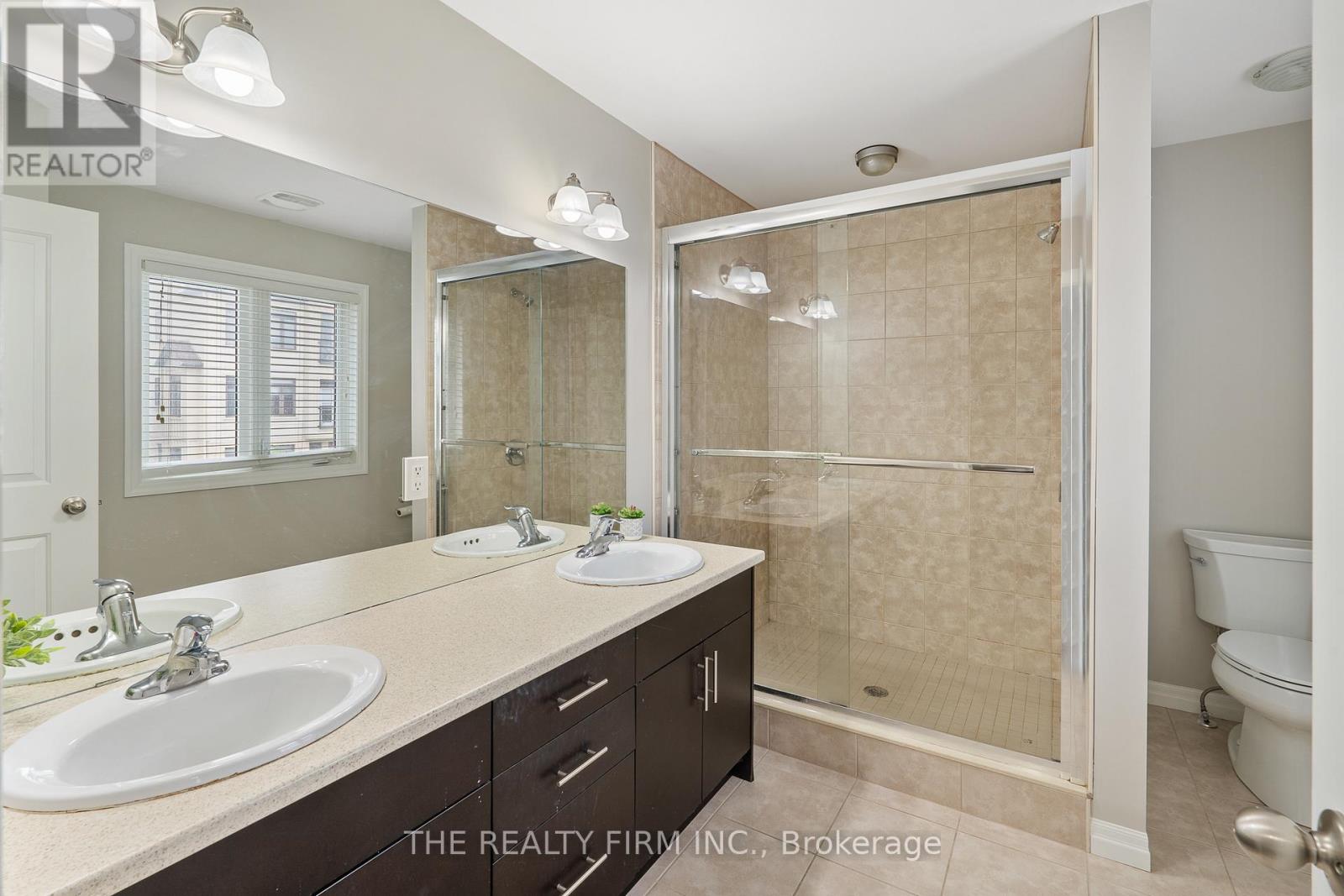 Photo 20 of 49 112 North Centre Road, London North ON