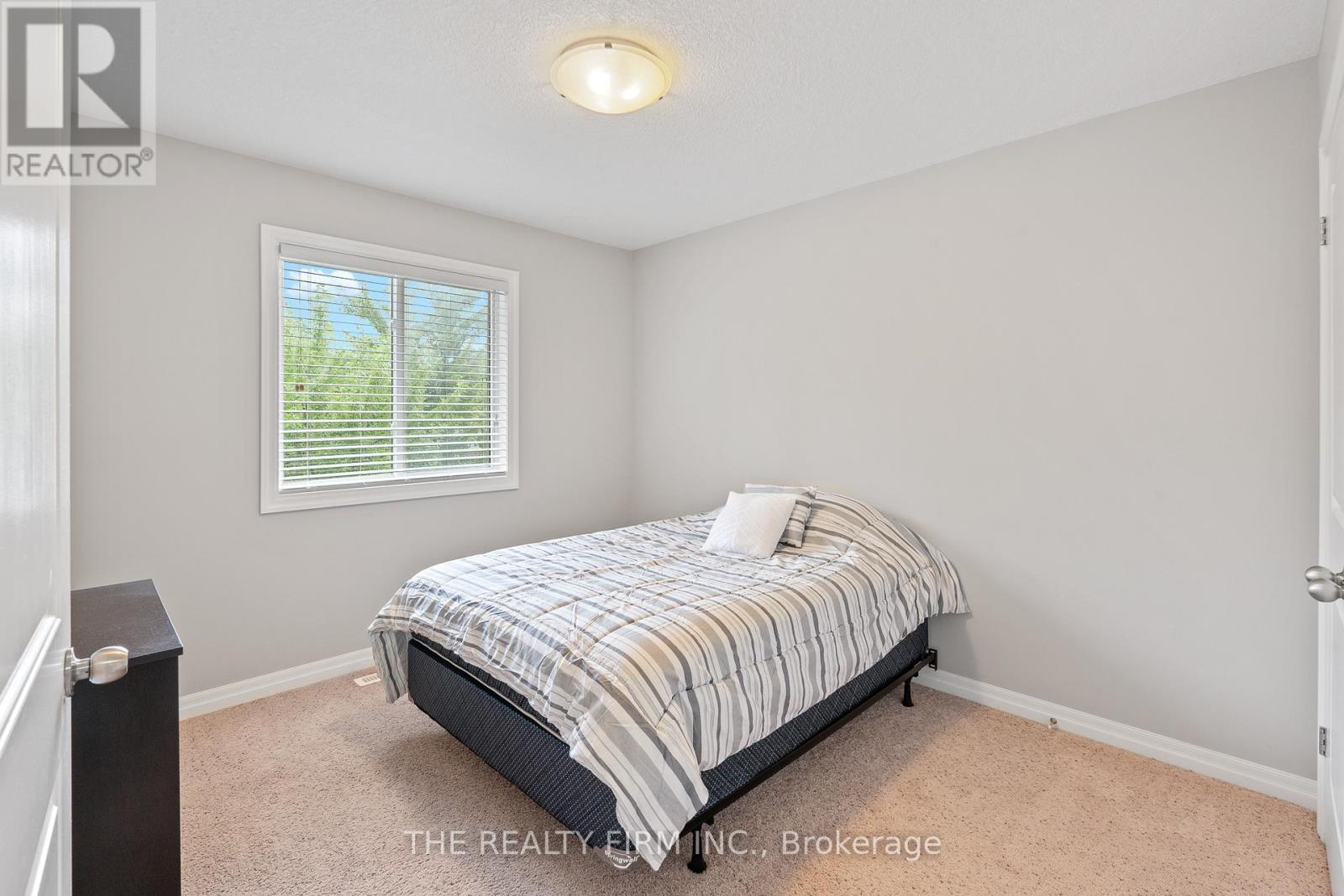 Photo 23 of 49 112 North Centre Road, London North ON