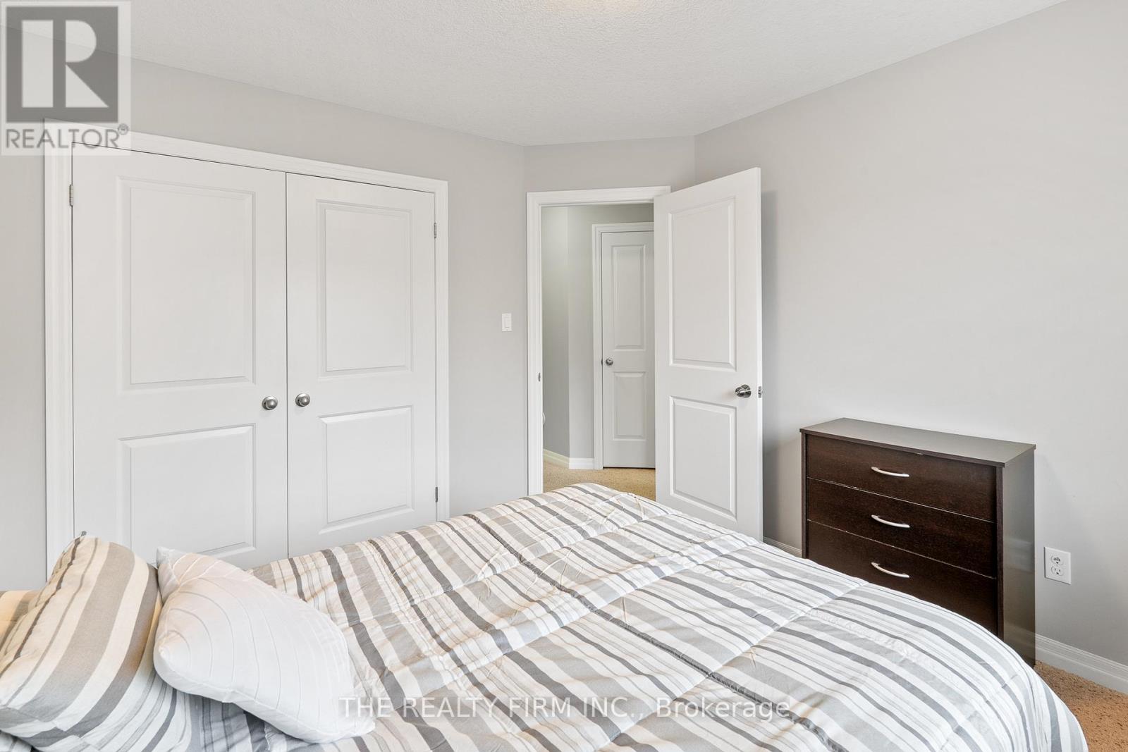 Photo 24 of 49 112 North Centre Road, London North ON