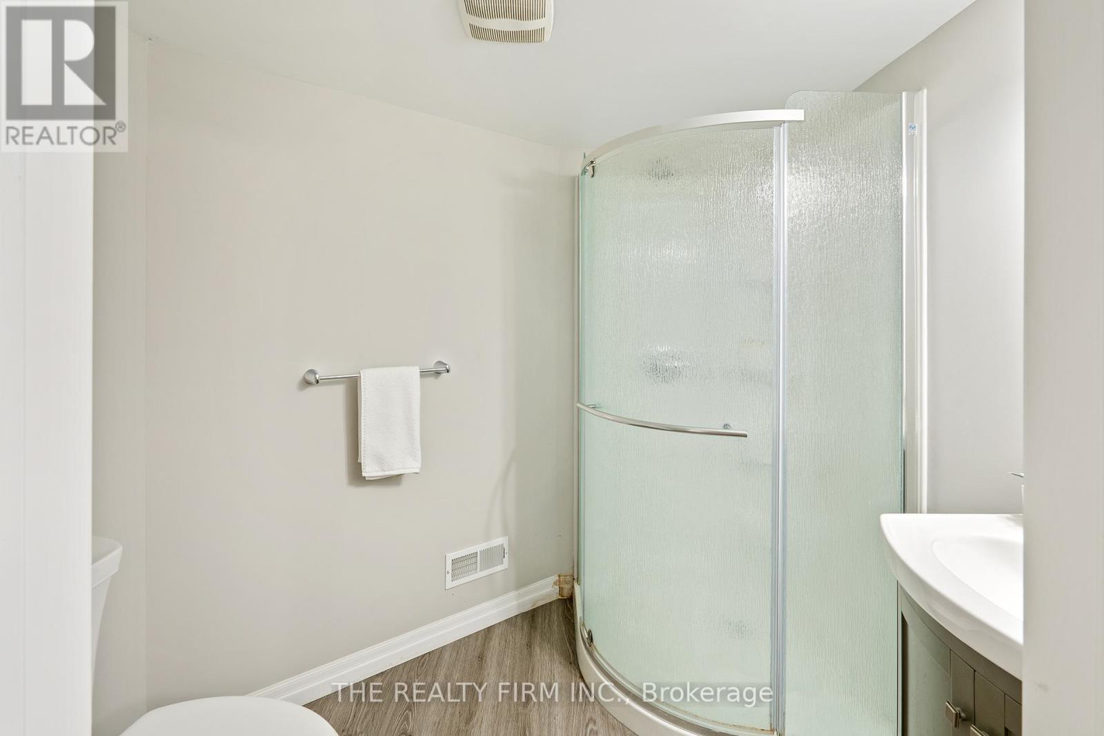 Photo 29 of 49 112 North Centre Road, London North ON
