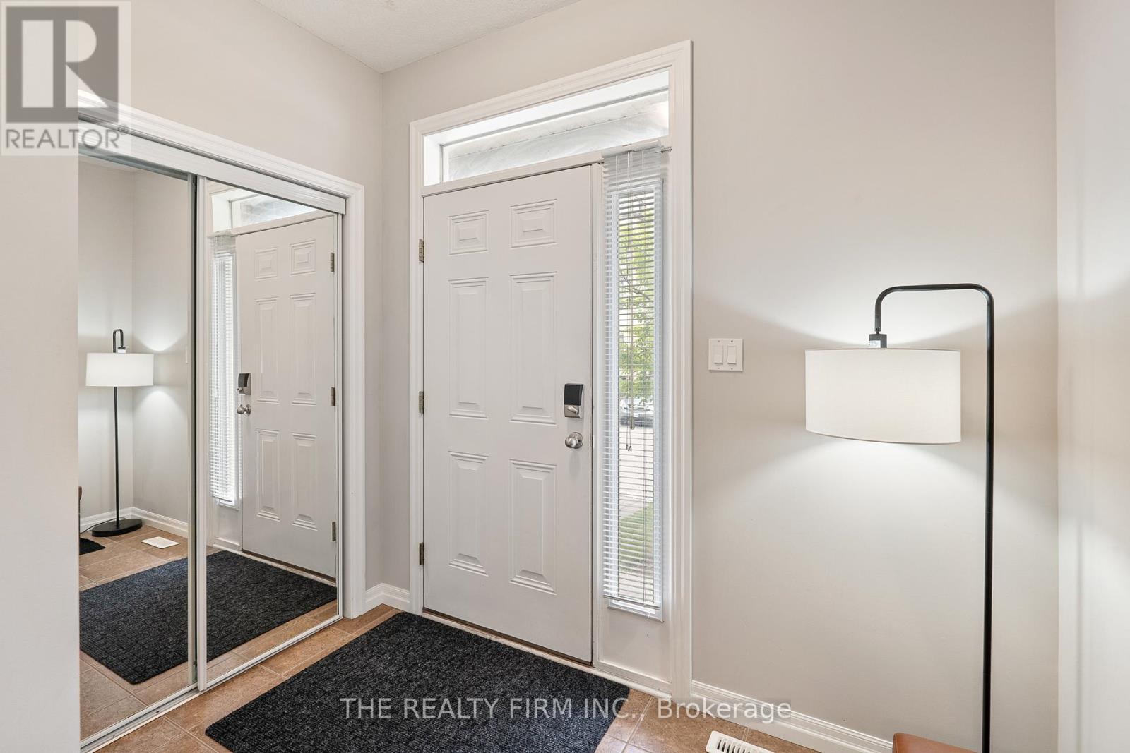 Photo 4 of 49 112 North Centre Road, London North ON