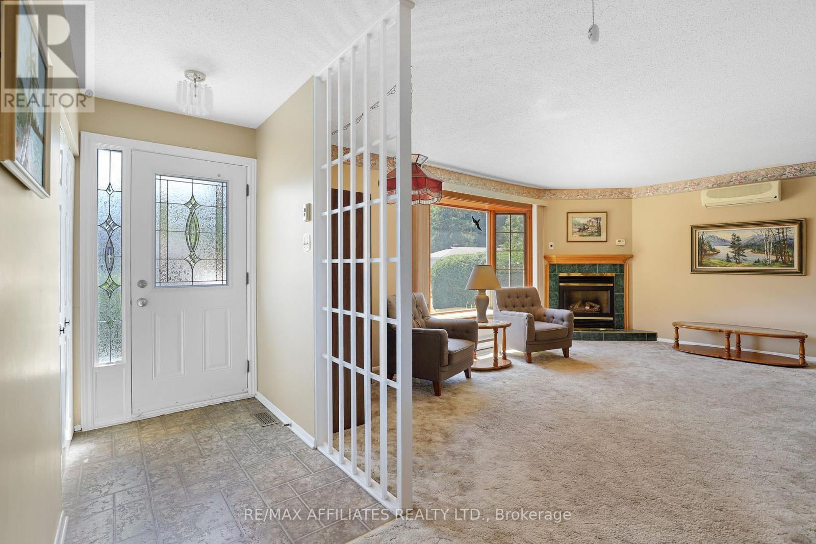 Photo 10 of 17 Canfield Road, Ottawa ON