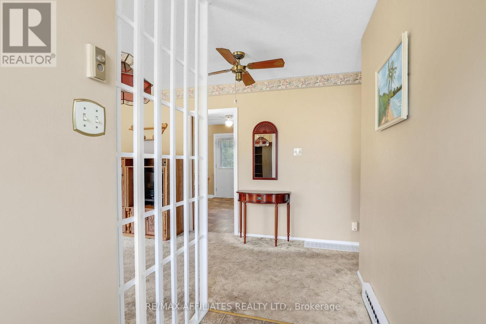 Photo 11 of 17 Canfield Road, Ottawa ON