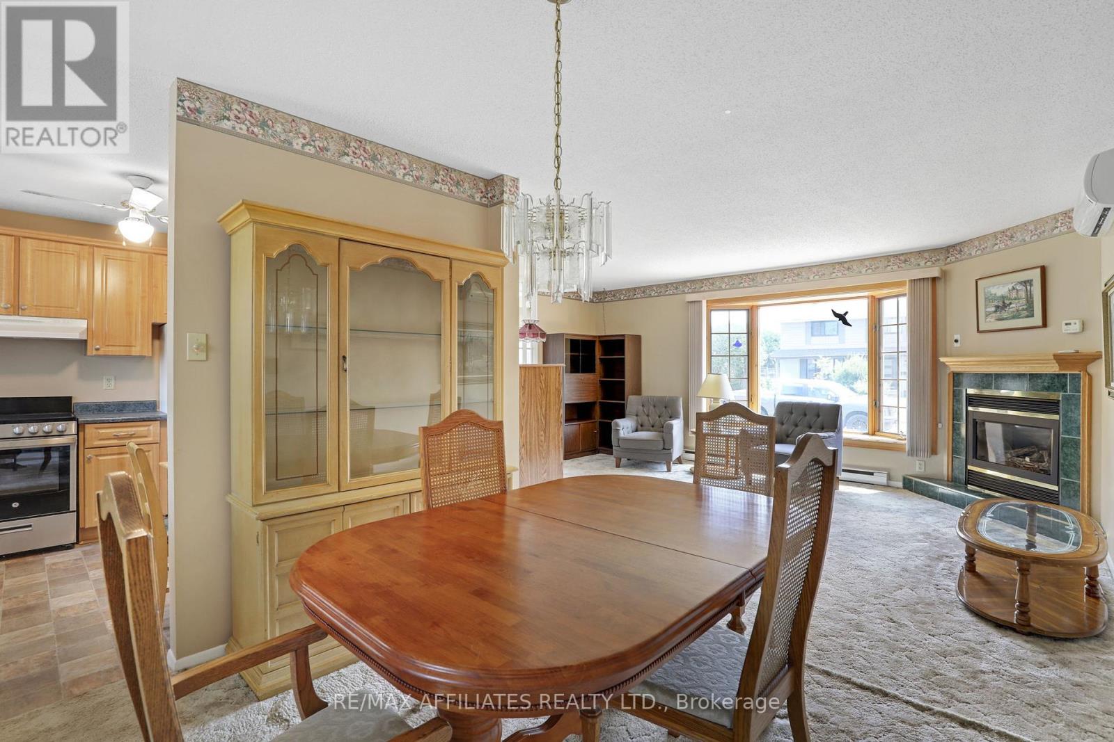 Photo 15 of 17 Canfield Road, Ottawa ON