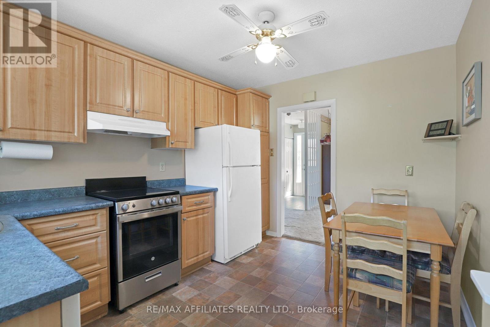 Photo 16 of 17 Canfield Road, Ottawa ON