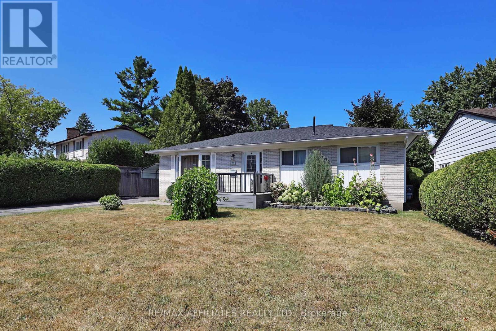 Photo 7 of 17 Canfield Road, Ottawa ON
