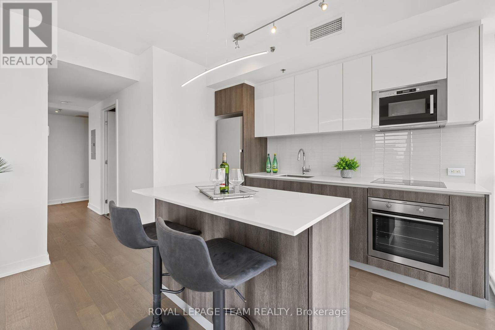 Photo 10 of 2017 199 Slater Street, Ottawa ON