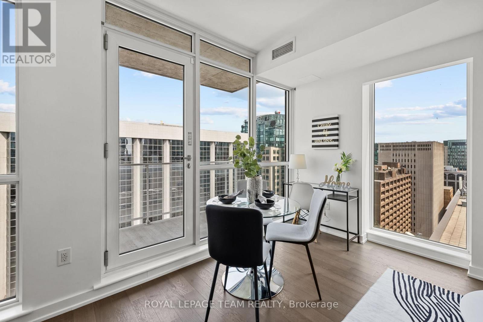 Photo 11 of 2017 199 Slater Street, Ottawa ON