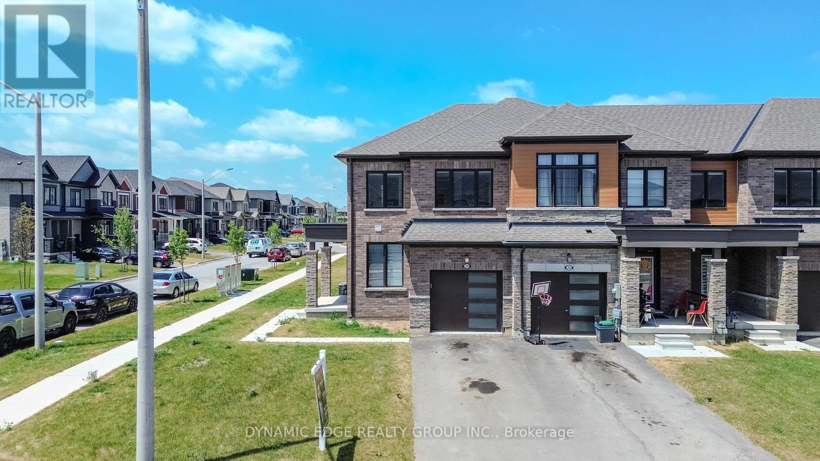Photo 2 of 29 Lavender Road, Thorold ON