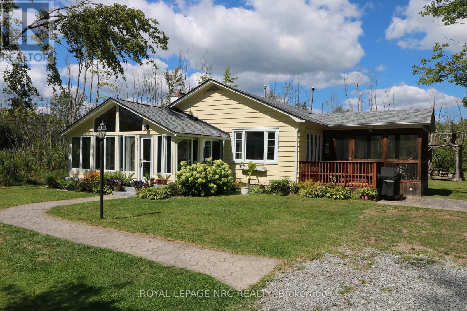 Photo 2 of 4894 Wildwood Avenue, Fort Erie ON