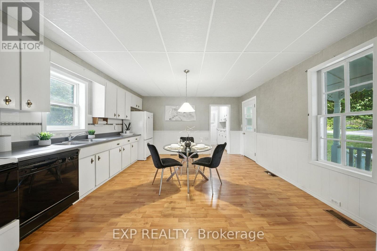 Photo 13 of 1051 Gibson Street, Howick ON