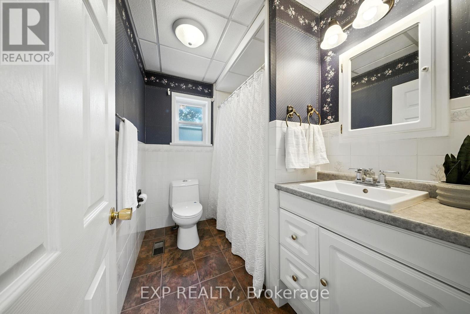 Photo 16 of 1051 Gibson Street, Howick ON