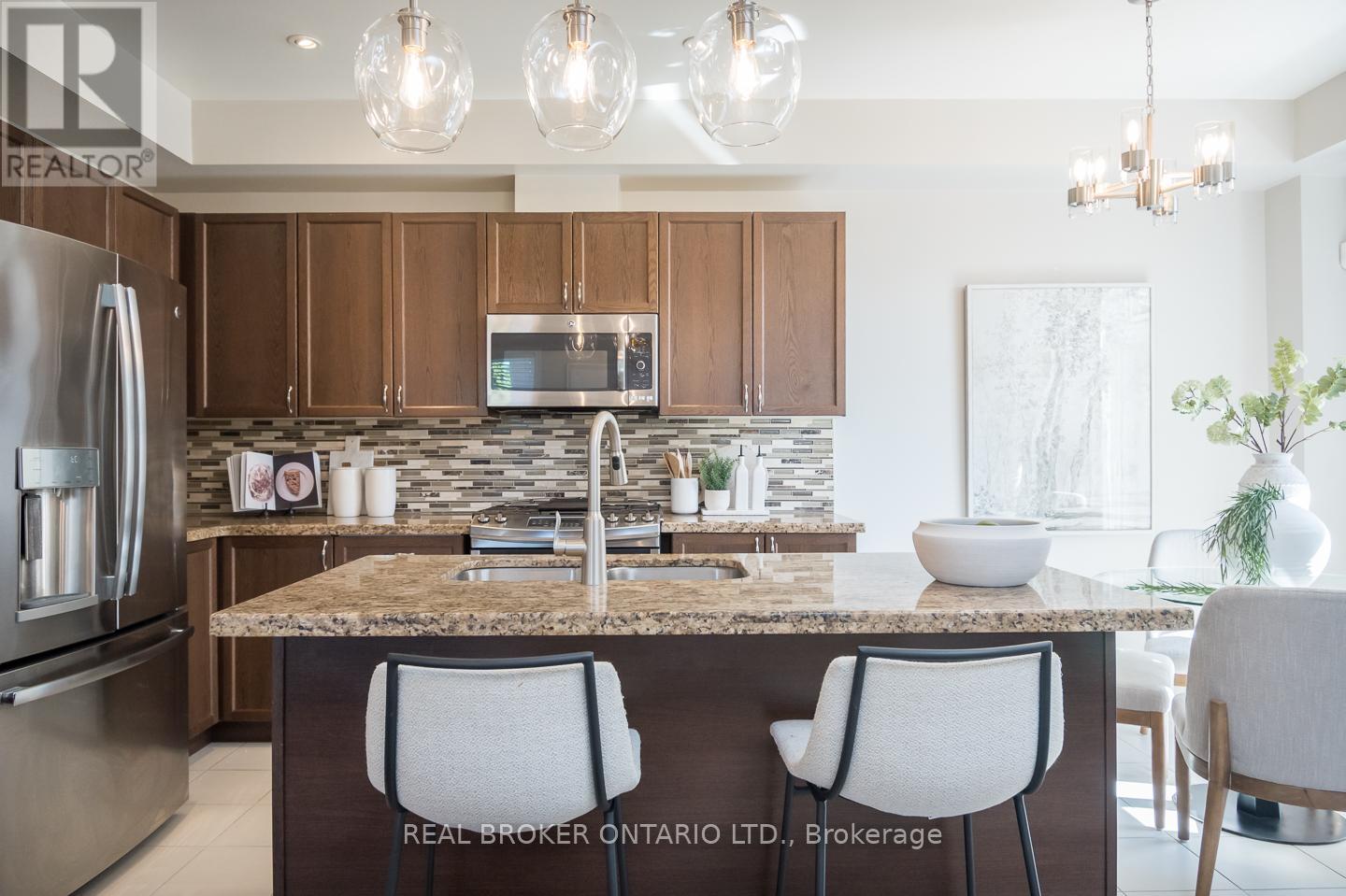 Photo 13 of 28 90 Raymond Road, Hamilton ON