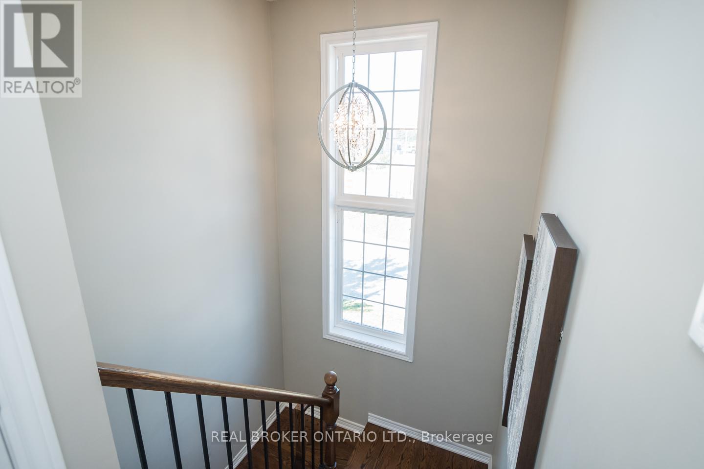 Photo 15 of 28 90 Raymond Road, Hamilton ON