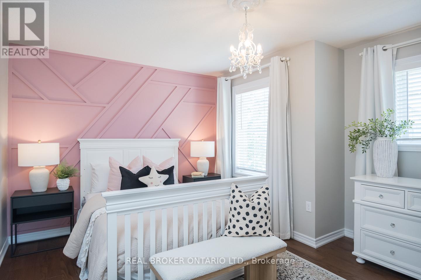 Photo 16 of 28 90 Raymond Road, Hamilton ON