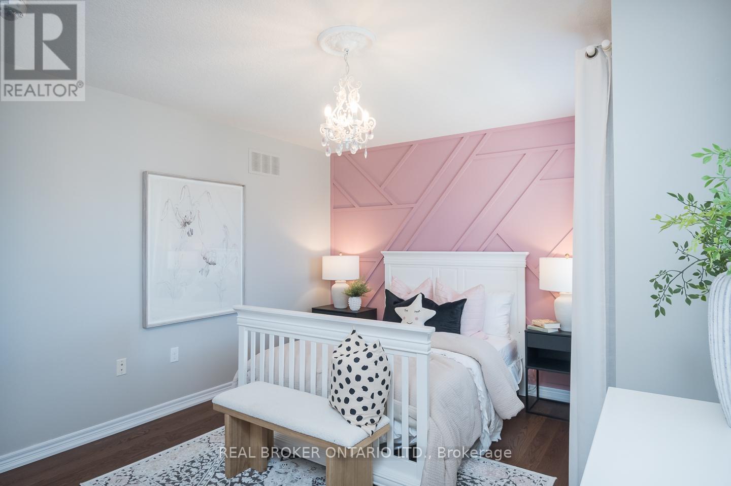 Photo 17 of 28 90 Raymond Road, Hamilton ON