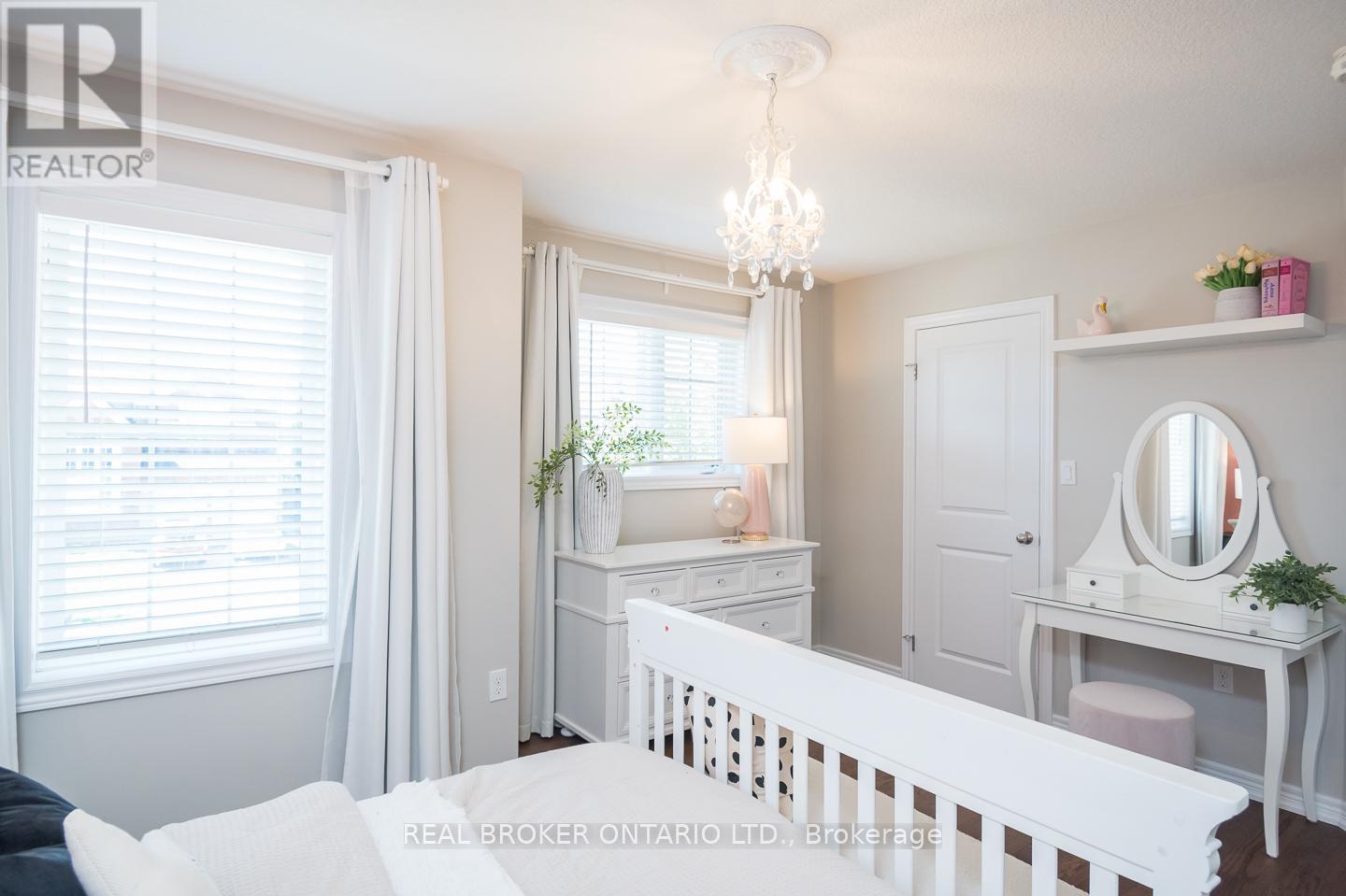 Photo 18 of 28 90 Raymond Road, Hamilton ON