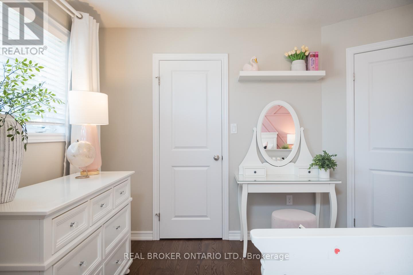 Photo 19 of 28 90 Raymond Road, Hamilton ON
