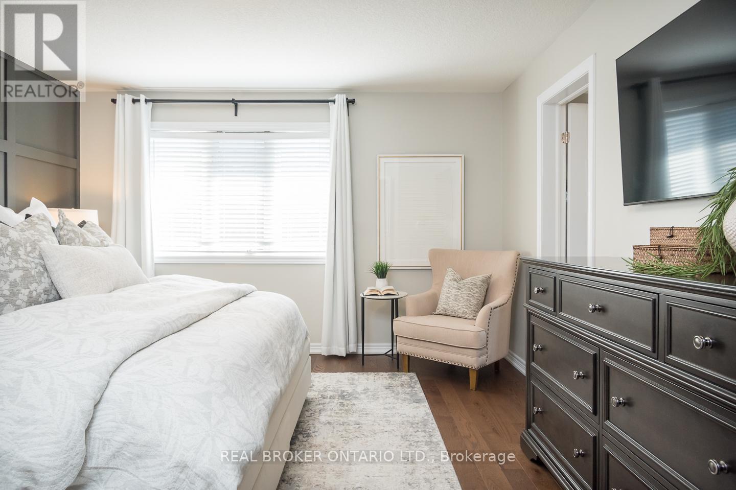 Photo 24 of 28 90 Raymond Road, Hamilton ON