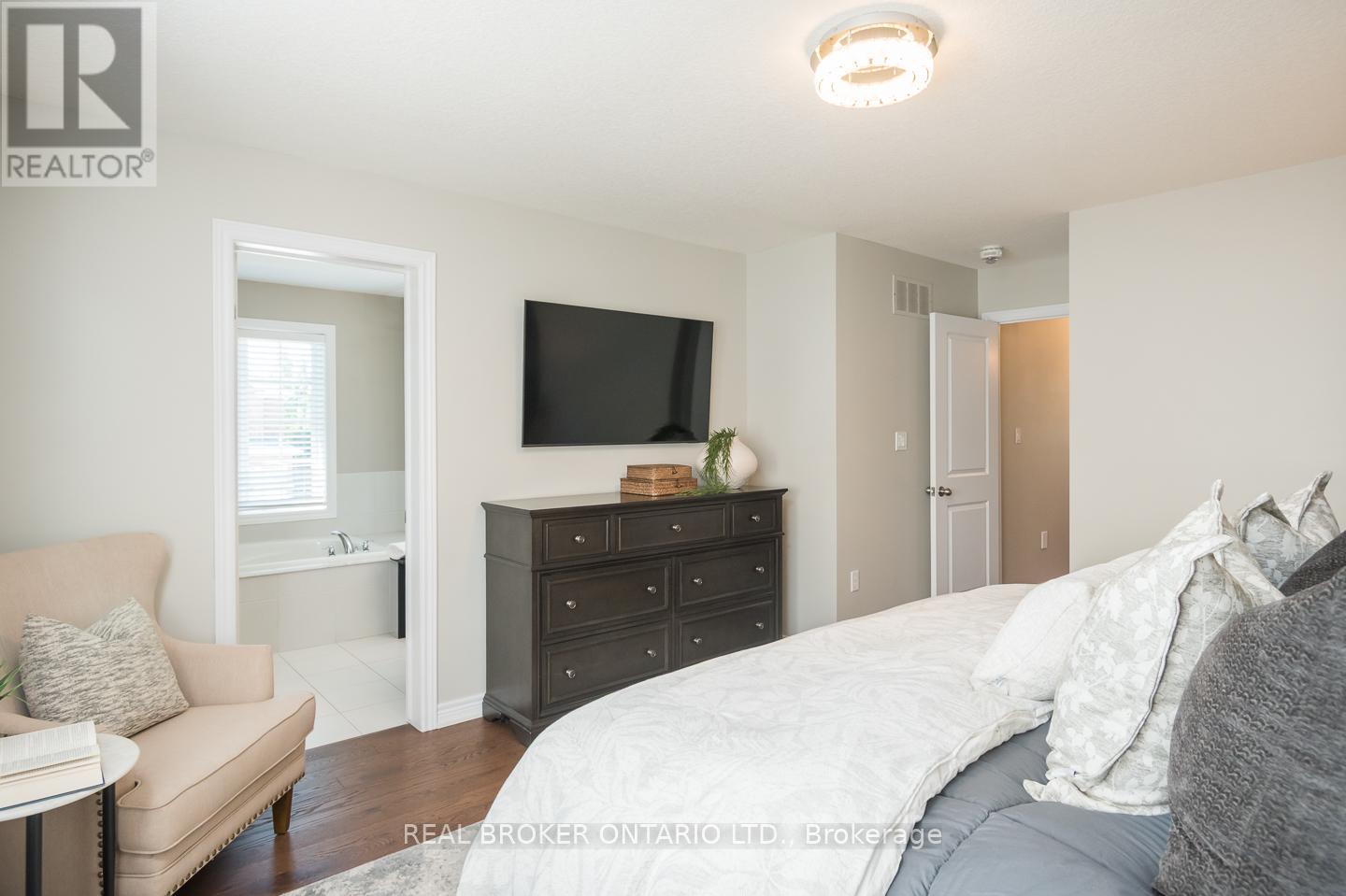 Photo 25 of 28 90 Raymond Road, Hamilton ON