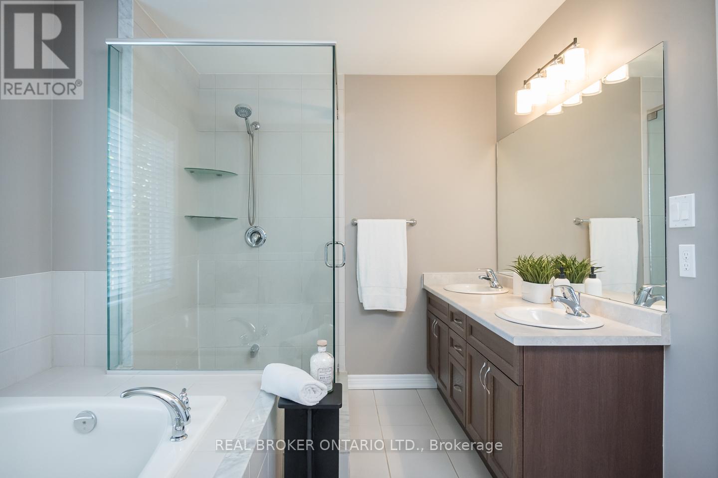Photo 26 of 28 90 Raymond Road, Hamilton ON