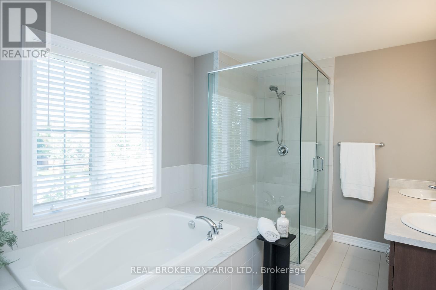 Photo 27 of 28 90 Raymond Road, Hamilton ON