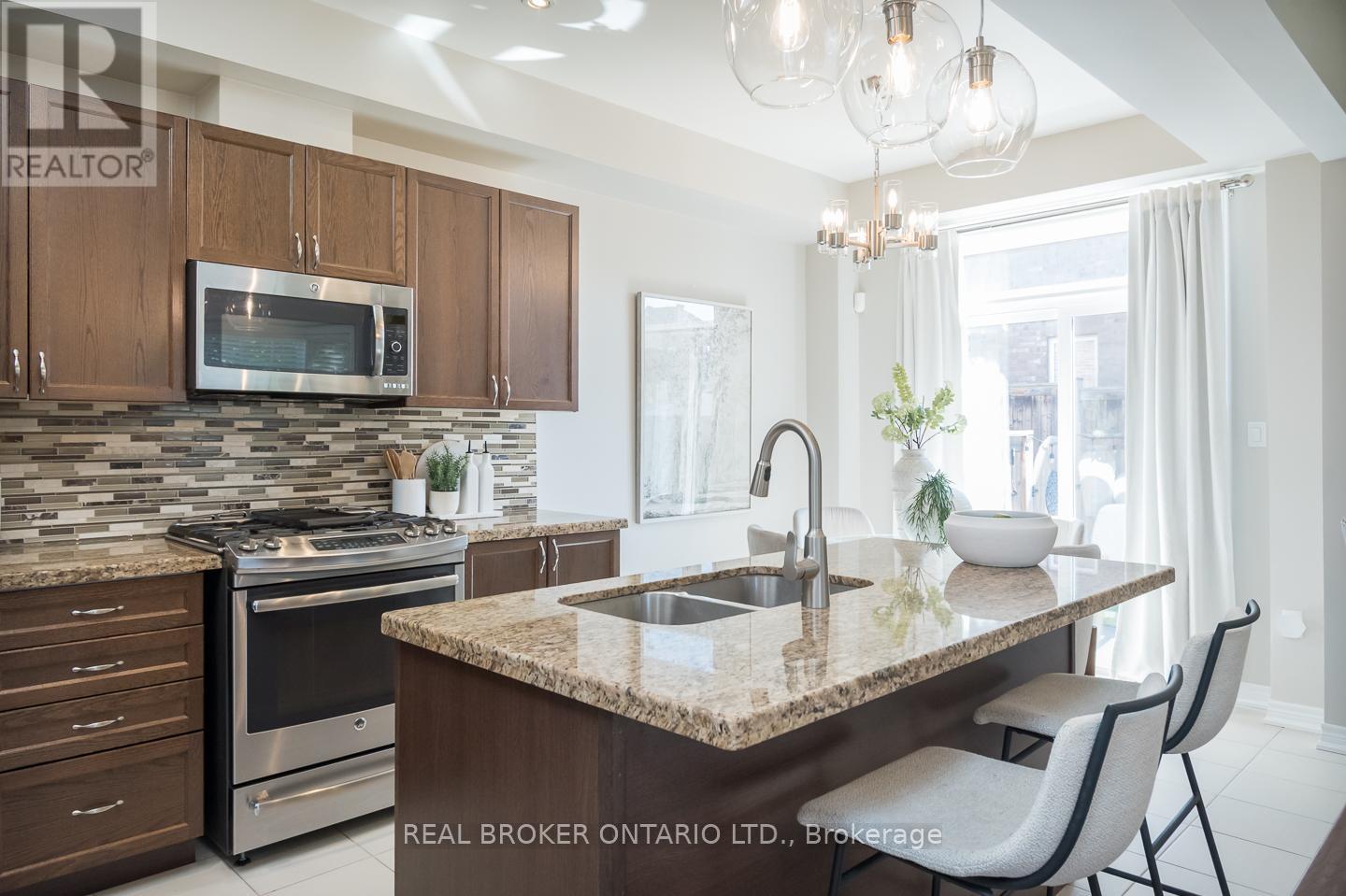 Photo 8 of 28 90 Raymond Road, Hamilton ON