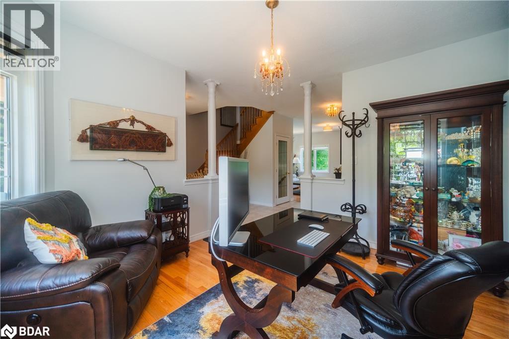 Photo 21 of 36 Stapleton Place, Barrie ON