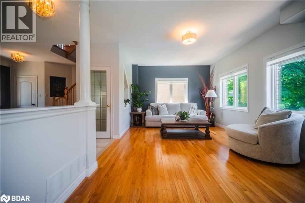 Photo 18 of 36 Stapleton Place, Barrie ON