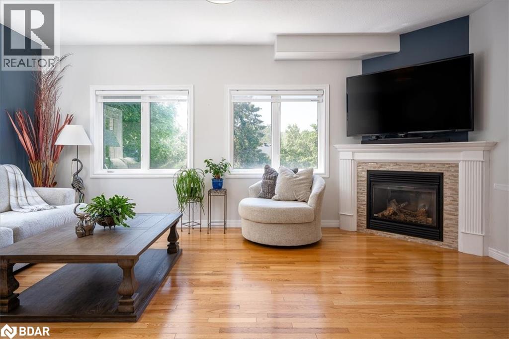 Photo 17 of 36 Stapleton Place, Barrie ON