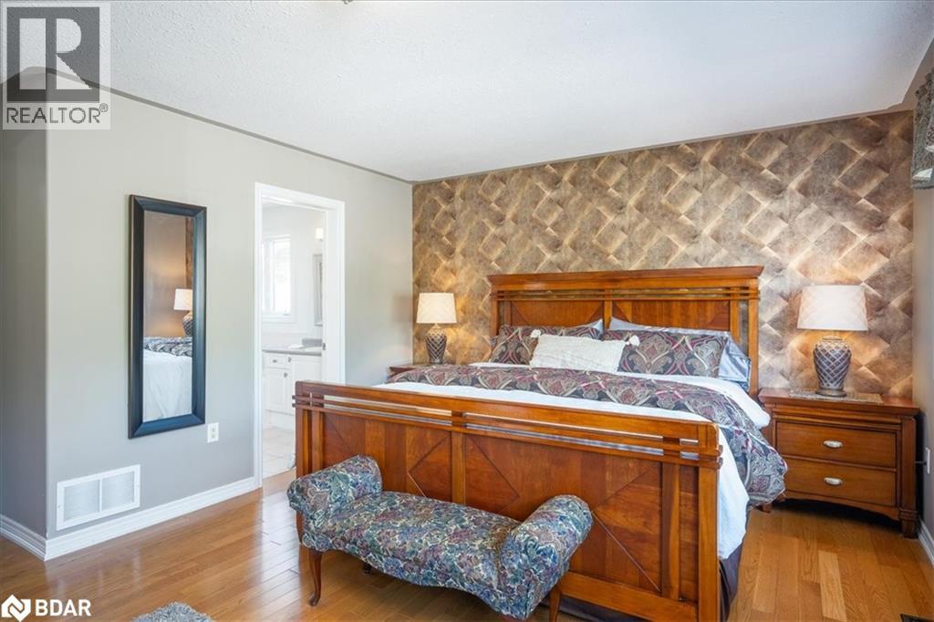 Photo 33 of 36 Stapleton Place, Barrie ON
