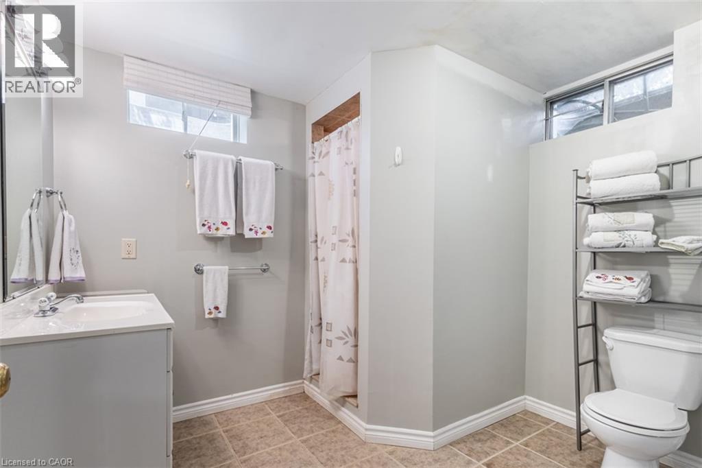 Photo 33 of 391 Kerman Avenue, Grimsby ON